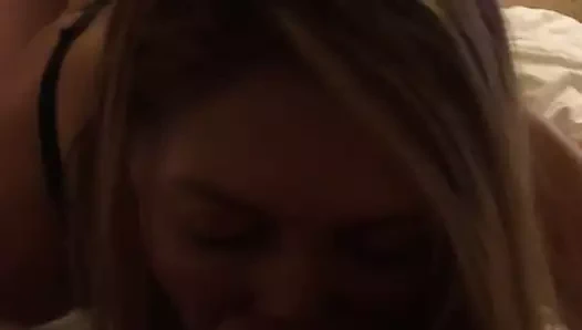 Adım anne emmek genç horoz