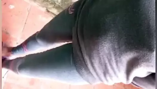 Komşum şeker istemeye geliyor ve onu sikiyorum