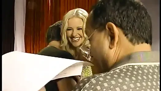 Seksi hatun Hannah sert yarağa ters biniyor kovboy kız tarzı