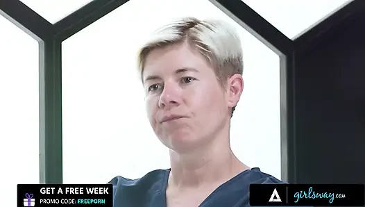 Girlsway - orta yaşlı seksi kadın doktor lexi luna yıllık muayene sırasında güvensiz hasta Dharma Jones ile yaramazlık yapıyor
