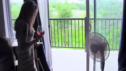 Üvey babam aşırı gırtlağına kadar sikişmeyi seviyor