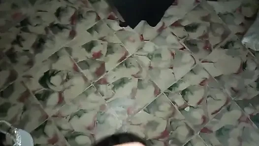 Odamda yalnızım ve komşum gelip kıçımı sikmeye geldi