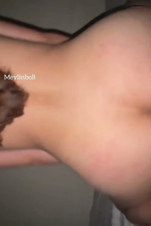 Komşumla ev yapımı porno beni onun kocasıyla karıştırıyor ama yine de benim onu seviştiğimi seviyor