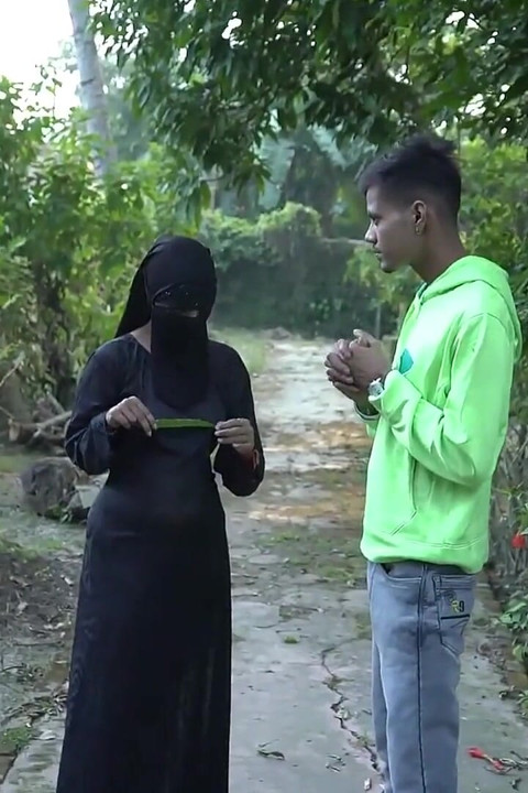 Hintli tesettürlü kız kocasının arkadaşıyla seks yapıyor! Fuck My Wife