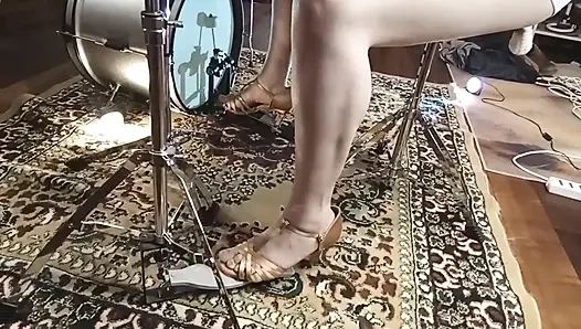 Pedal pompalama davul seti alıştırması