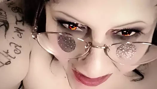 Onu duyan ve ağzıya kadar gören var mı çığlık atıp çişini fışkırtıyor