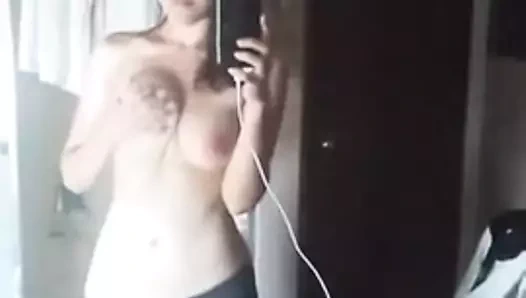 Nina1987 harika bir amcık var