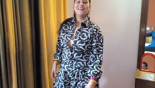 Sıska kız otel odasında sikişiyor