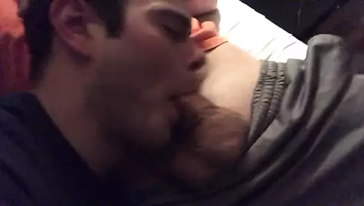 Sıcak bi taşralı adam beni besliyor