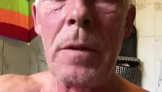 Yarağımı sunuyorum