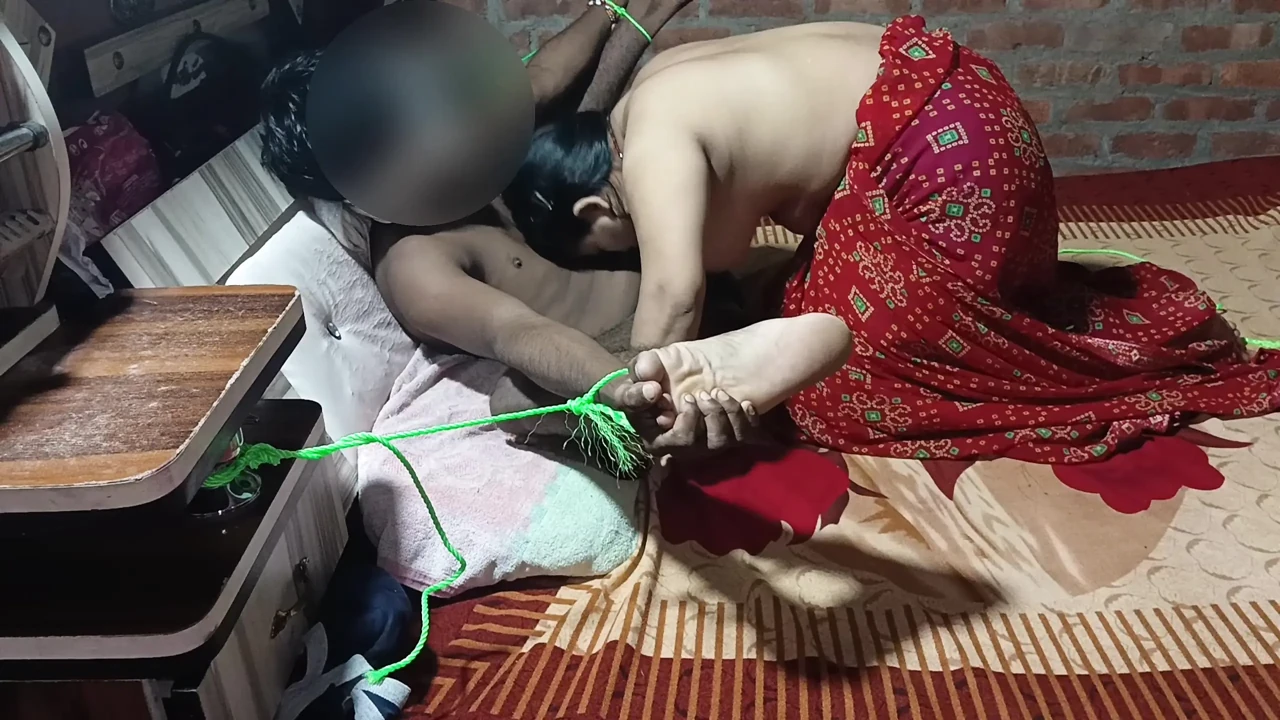 Liderlig svoger knepper smuk ny-gift bhabhi