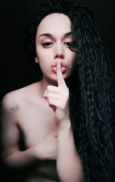 Kötü kız evde yalnız