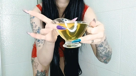 Götüme tap! Ve sana meyve suyumu vereceğim. Külot fetişi. Öfkelenerek