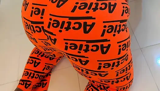 Suudi Arabistan'da güzel seksi hizmetçiyi sikiyor