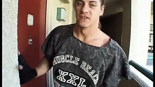 Ateşli sıkı genç sarışın sikiliyor ve amına ateşli bir şekilde döl atılıyor