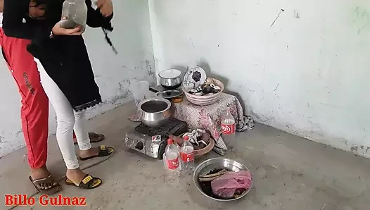 Üvey kız kardeş ve üvey erkek kardeş mutfakta sikişiyor