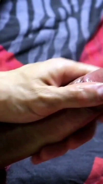 Penis çok sertleşiyor ve perhiz sırasında bolca akmaya başlıyor | Bölüm 1