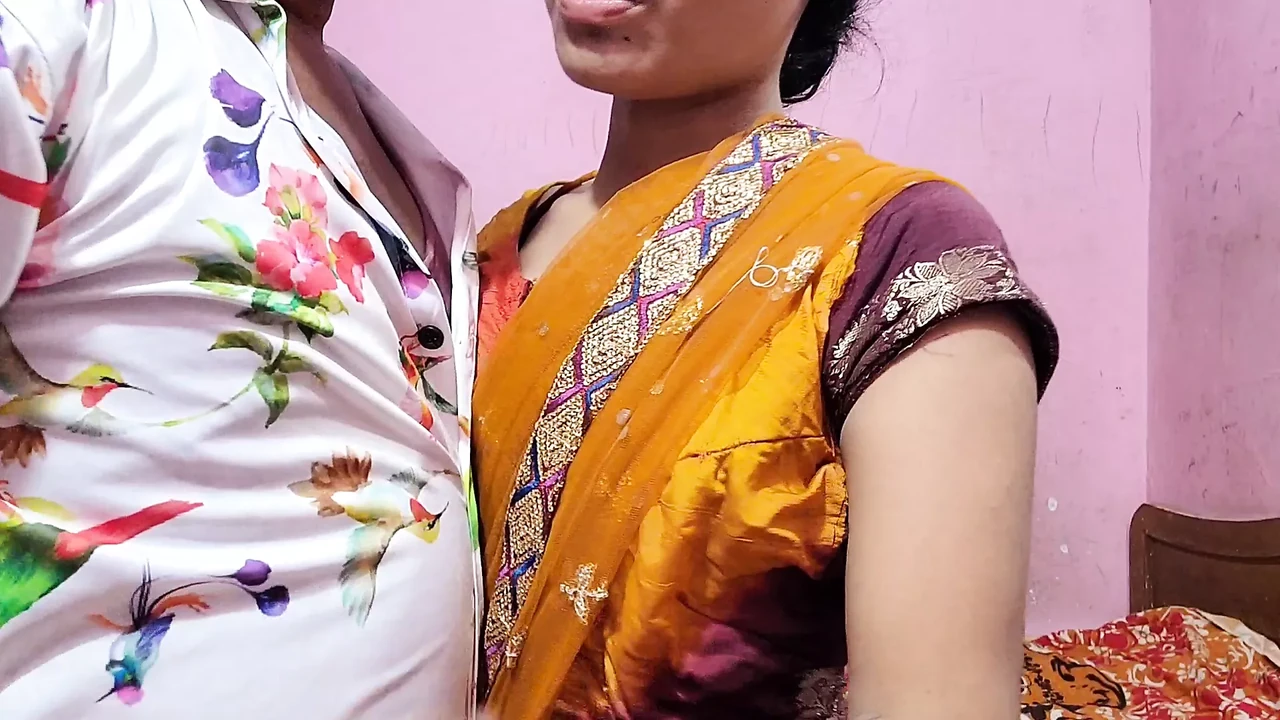 Full Scene: Desi Maid Ghar Ka Safhai Kar Rahi Thabhi Usaka Malik Ake Bola Pahale Muze Chodana Hai Baad Me Safhai Kar Lena (Latest) - UK Special