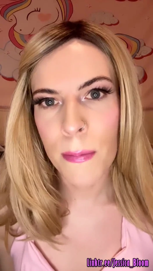 Tanrıçanın büyük trans yarağına tap ve dölümü yut