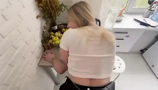 Kocam beni mutfakta sikiyor