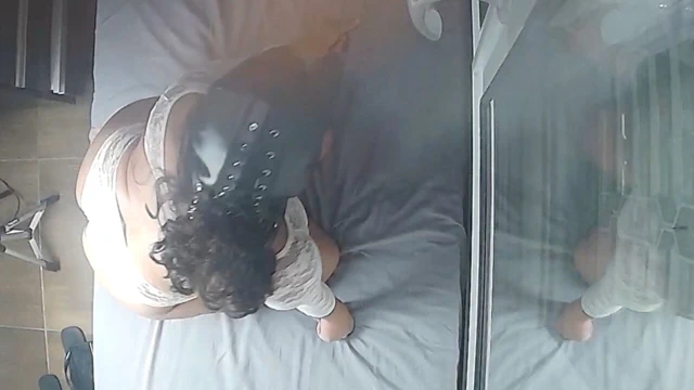 Gerçek Cuckold Çift: Maskeli Ateşli Karı Rastgele Webcamde Yabancıları Azdırıyor – Kocaman Göt ve Anal Plug, Boşalmadan Önce Bağlantı Koptu