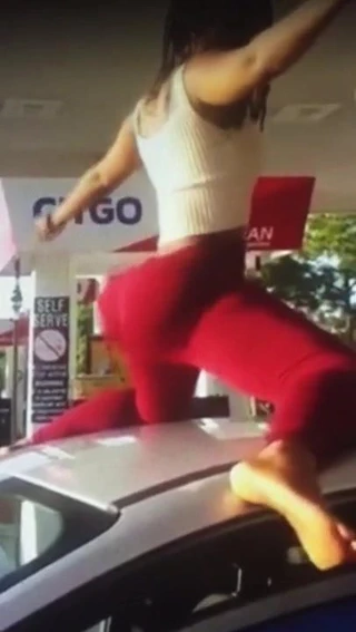 Güzel değil kardeş bize inanılmaz bir gösteri veriyor