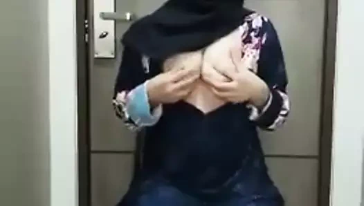 malezya bebek oynuyor ile onu güzel kedi