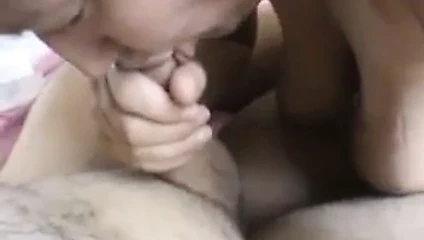 Userin Linda beim Blasen voll in den Mund gespritzt