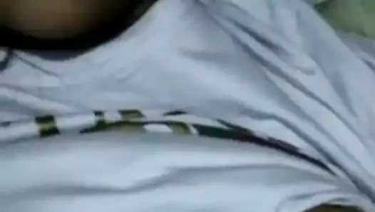 cam menunjukkan puting