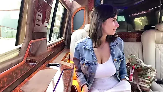 Takside spontane oral seks büyük bir oral boşalmayla sona erdi