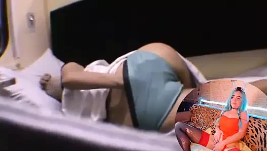 Orta yaşlı seksi kadın trende mastürbasyon yapıyor - Asyalı tepkisi