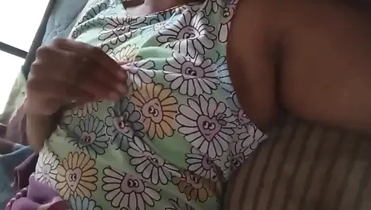 Büyük memeli ateşli üvey kız kardeş üvey erkek kardeşinin dildo oyunuyla