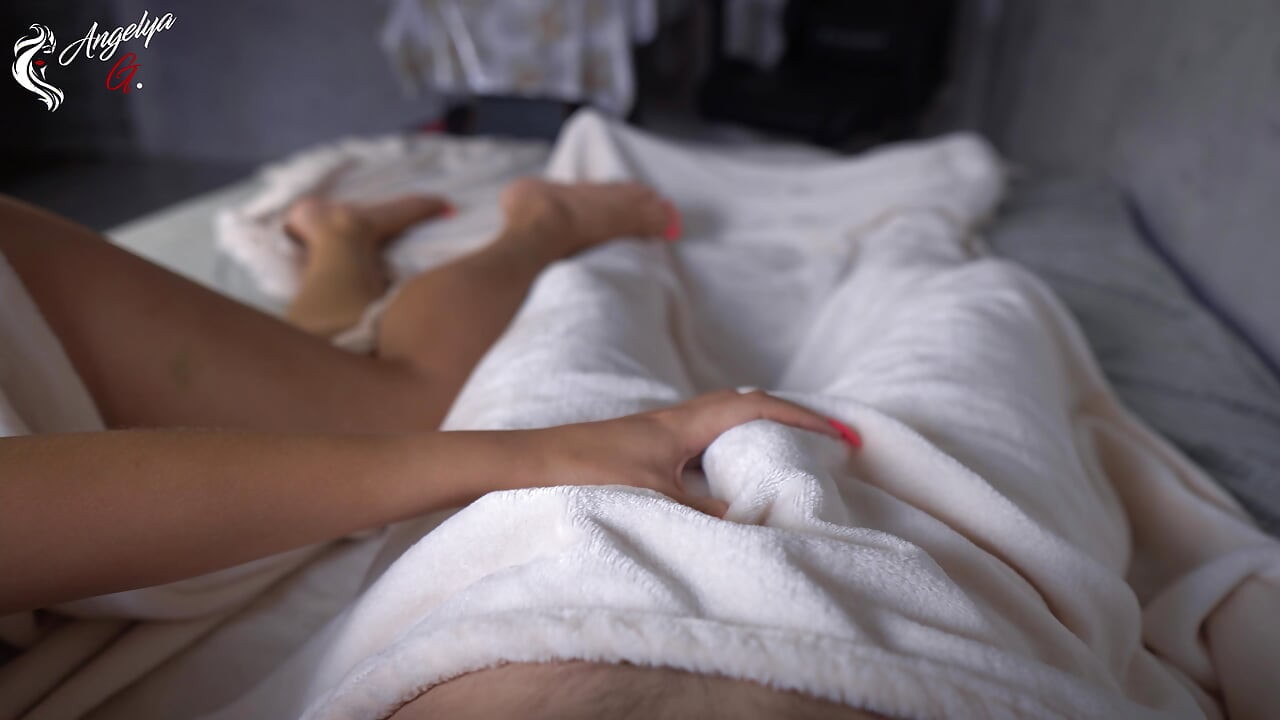 GÜNAYDıN! Onu oral seksle uyandırdım - ev yapımı porno