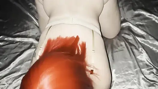 Mutlu yıllar, Asyalı genç kız domalarak sikiliyor ve sonunda dölleniyor