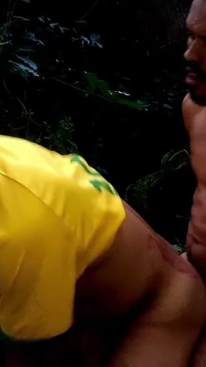 Twink Parkta Sik Şaplaklaması ve Döl Banyosu Alıyor Trinha Bölüm 02 | Bölüm 1