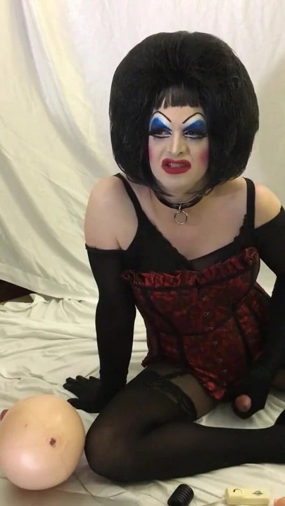 Ağır makyaj sürtük dilenme için boşalmak | Klip 1