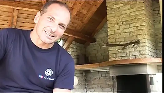 Gözlüklü ateşli büyük memeli sarışın çift sikiliyor