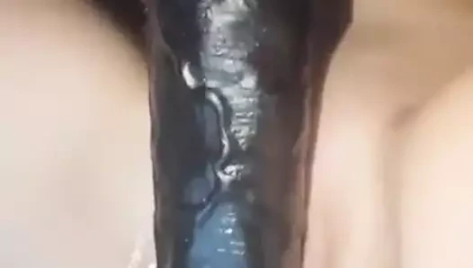 Je frotte ta grosse bite comme ca , j'adore ca !