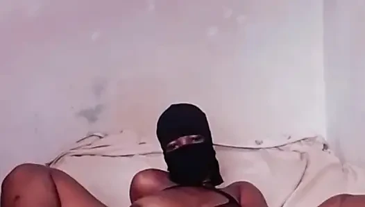 Islak sıkı amcık dildoyla sikiliyor