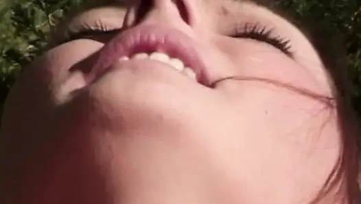 Acción de hermanas interraciales - Heiße Outdoor-Abenteuer