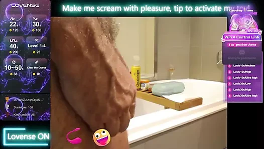 Banyo zamanı ön sevişme zevkleri ve işeme eğlencesi - 278