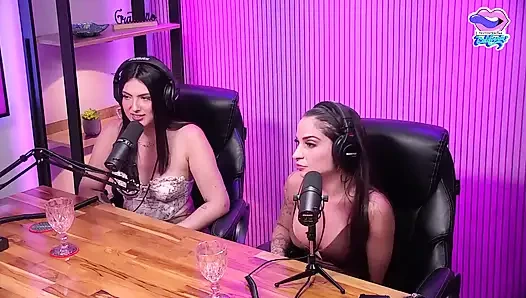 Sevimli iri güzel kadın ve kız arkadaşları fahişelik edepsizce konuşuyor