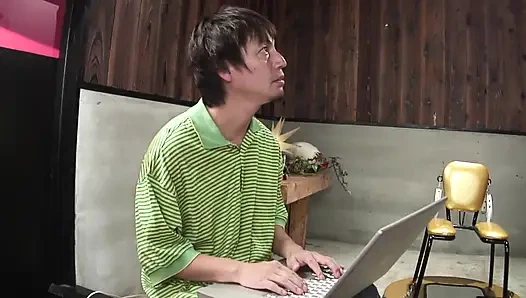 Kıllı hizmetçi amcığı parmaklanıyor ve sırılsıklam olana kadar titreşimli