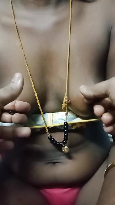 Hintli ev hanımının yağlanmış meme uçları BDSM'de çığlık atıyor - büyük siyah göt sallıyor! filmleri! Indianhotwifex