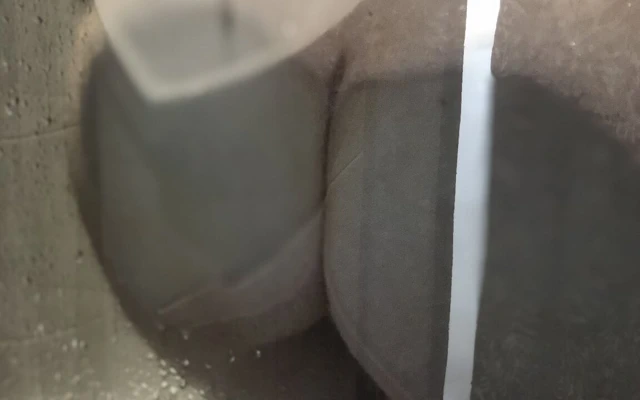 Duşta orta yaşlı seksi kadın mastürbasyonu