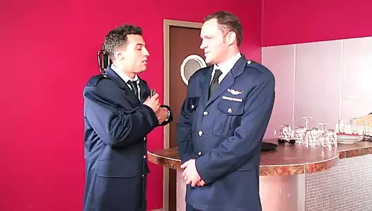 Sarışın Amerikalı sürtük için iki yarak