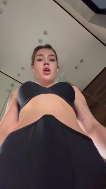 Büyük travesti yarağım külotuma sığmıyor