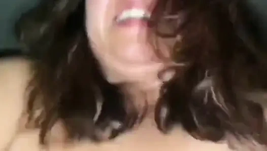 Hintli iri güzel kadın büyük siyah yarağıma biniyor sert boşalıyor