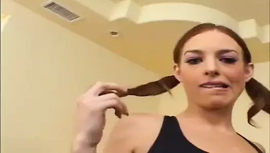 Riley Shy'in tamamen dışa dönük olması ve herkesin önünde her şeyi yapmaya istekli olması biraz gizemli.