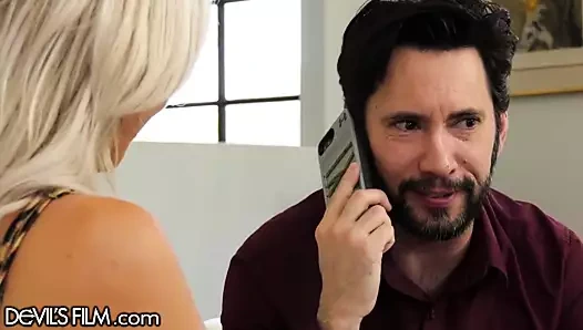 Devilsfilm busty milf cheats ile adam kim yapar ona fışkırtma